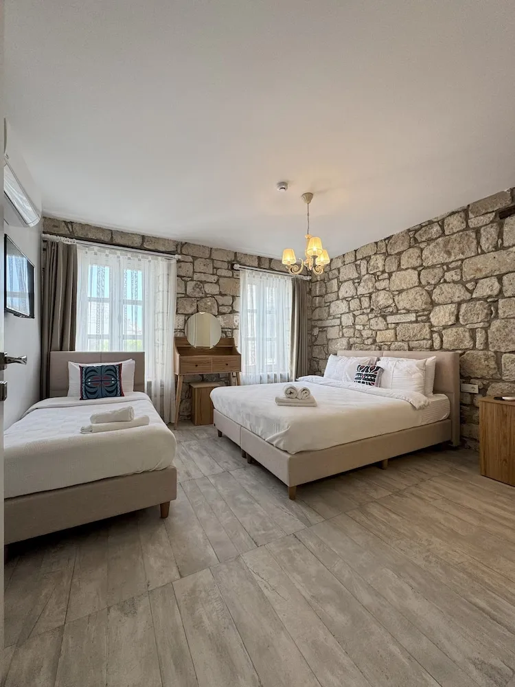 Deluxe Üç Kişilik Oda