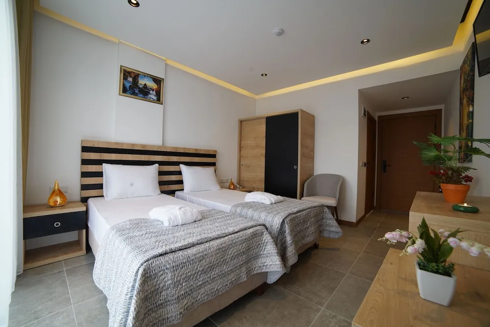 Standard Tek Büyük veya İki Ayrı Yataklı Oda, Havuz Kullanımı, Dağ Manzaralı