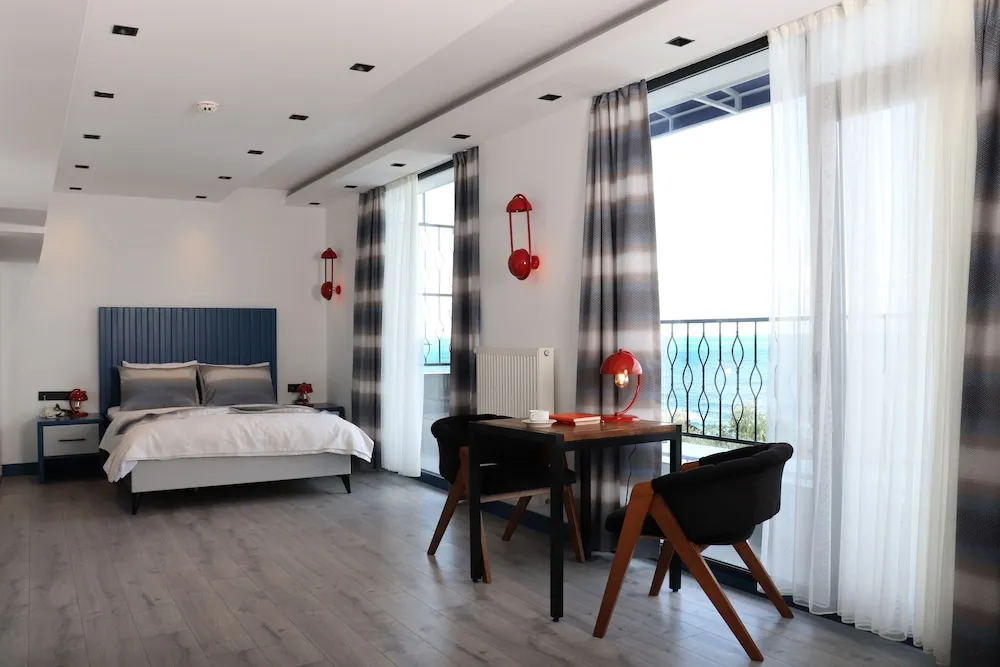Luxury Oda