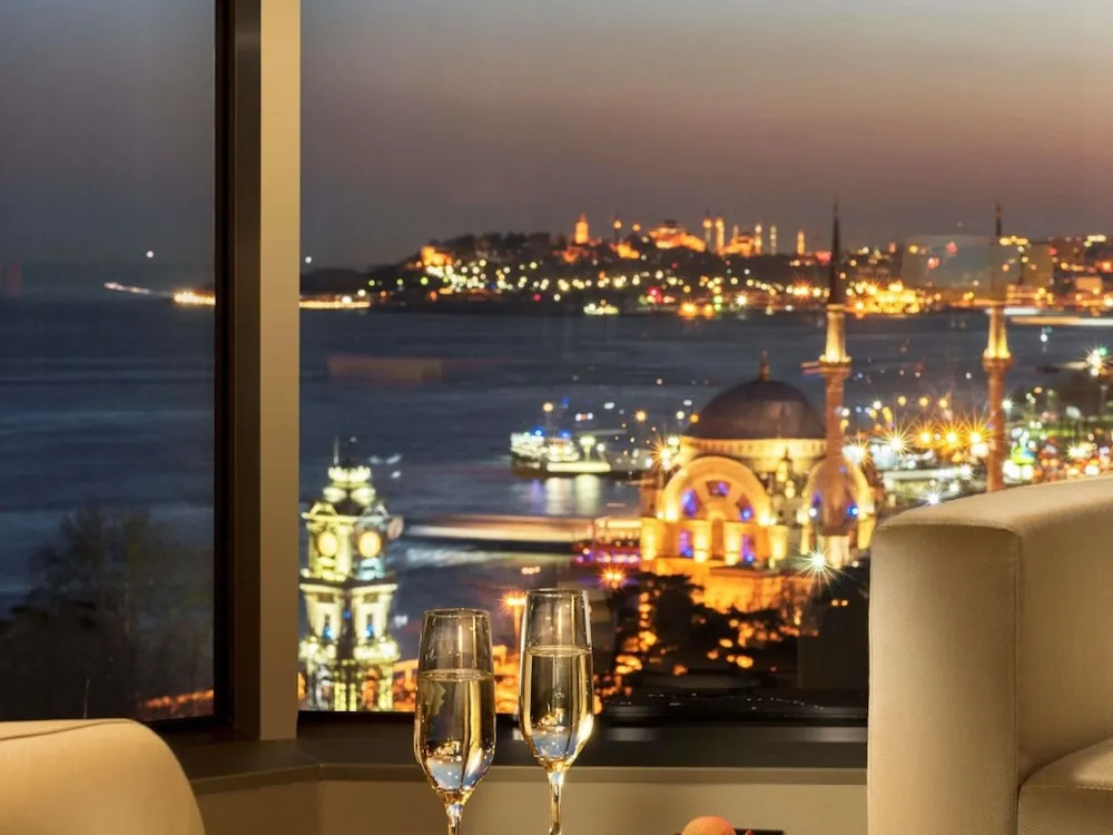 Oda, 1 En Büyük (King) Boy Yatak, Köşe (Bosphorus View)