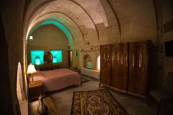 Pietra Cave Suites