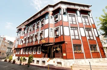 Artefes Hotel Old City