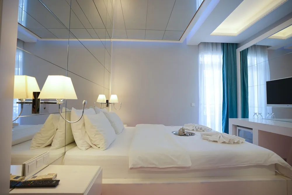 Deluxe Tek Büyük Yataklı Oda, 1 Büyük (Queen) Boy Yatak, Sigara İçilmez, Şehir Manzaralı