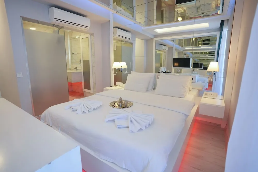 Deluxe Tek Büyük Yataklı Oda, 1 Büyük (Queen) Boy Yatak, Sigara İçilmez, Şehir Manzaralı