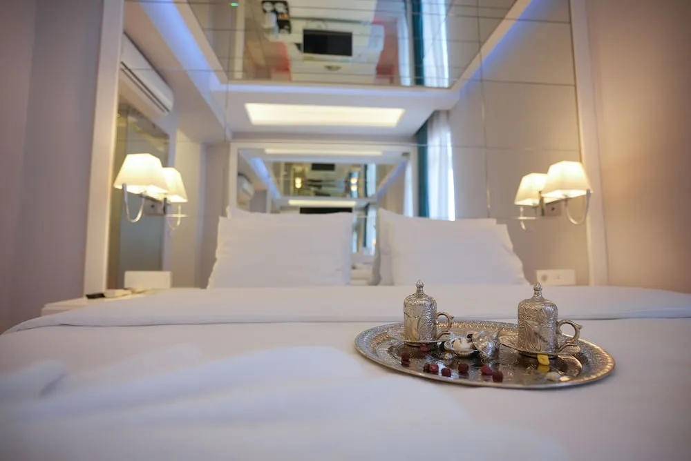 Deluxe Tek Büyük Yataklı Oda, 1 Büyük (Queen) Boy Yatak, Sigara İçilmez, Şehir Manzaralı