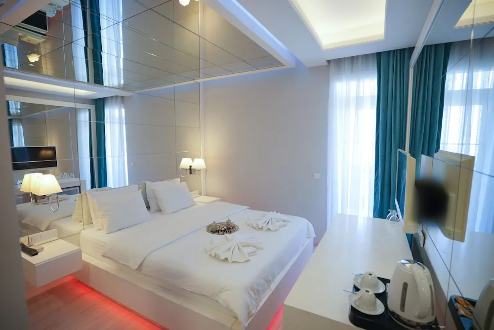 Deluxe Tek Büyük Yataklı Oda, 1 Büyük (Queen) Boy Yatak, Sigara İçilmez, Şehir Manzaralı