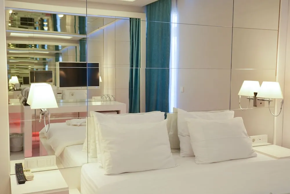Deluxe Tek Büyük Yataklı Oda, 1 Büyük (Queen) Boy Yatak, Sigara İçilmez, Şehir Manzaralı