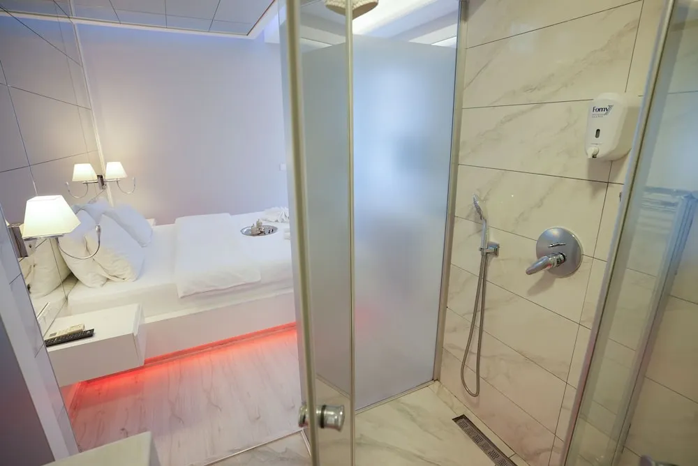 Deluxe Tek Büyük Yataklı Oda, 1 Büyük (Queen) Boy Yatak, Sigara İçilmez, Şehir Manzaralı