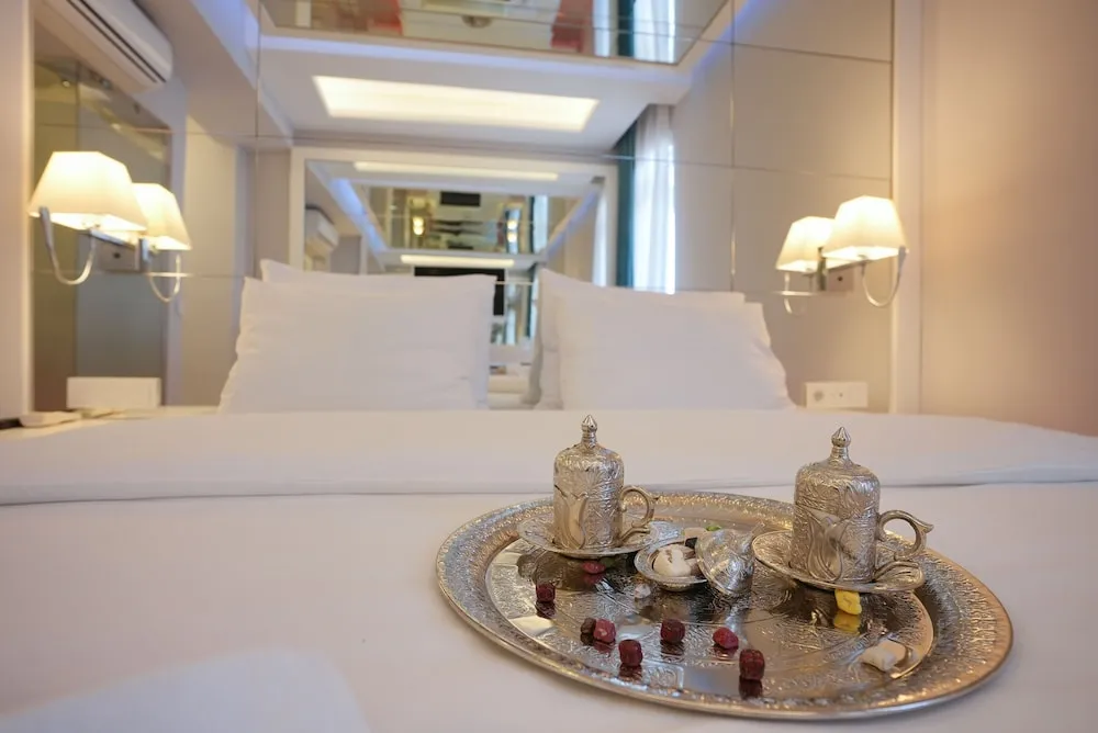 Deluxe Tek Büyük Yataklı Oda, 1 Büyük (Queen) Boy Yatak, Sigara İçilmez, Şehir Manzaralı