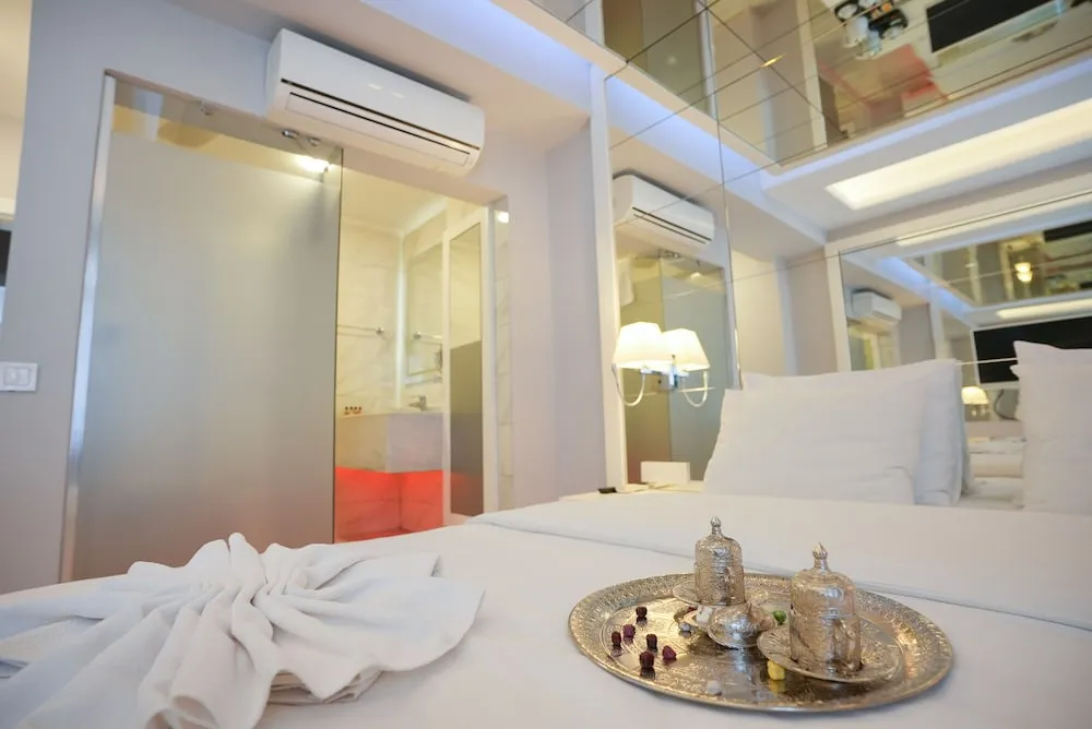 Deluxe Tek Büyük Yataklı Oda, 1 Büyük (Queen) Boy Yatak, Sigara İçilmez, Şehir Manzaralı