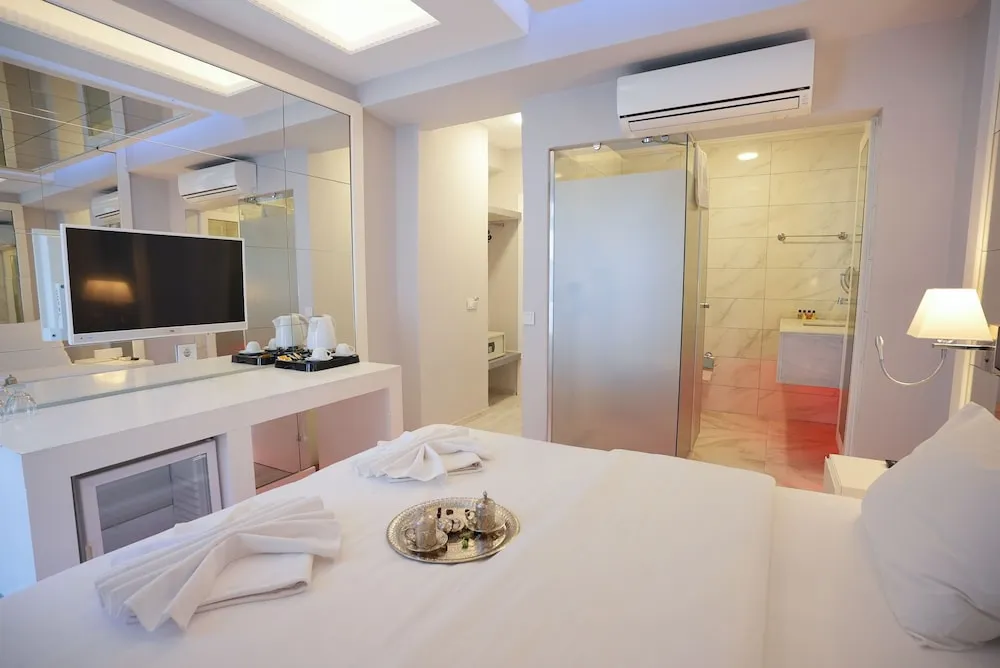 Deluxe Tek Büyük Yataklı Oda, 1 Büyük (Queen) Boy Yatak, Sigara İçilmez, Şehir Manzaralı