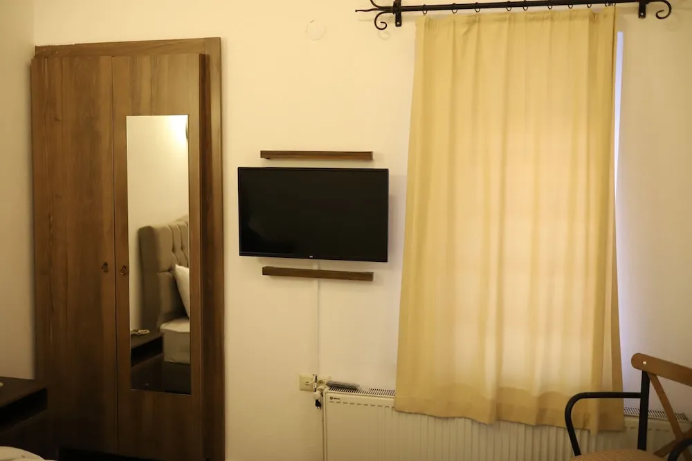 Basic Tek Büyük veya İki Ayrı Yataklı Oda