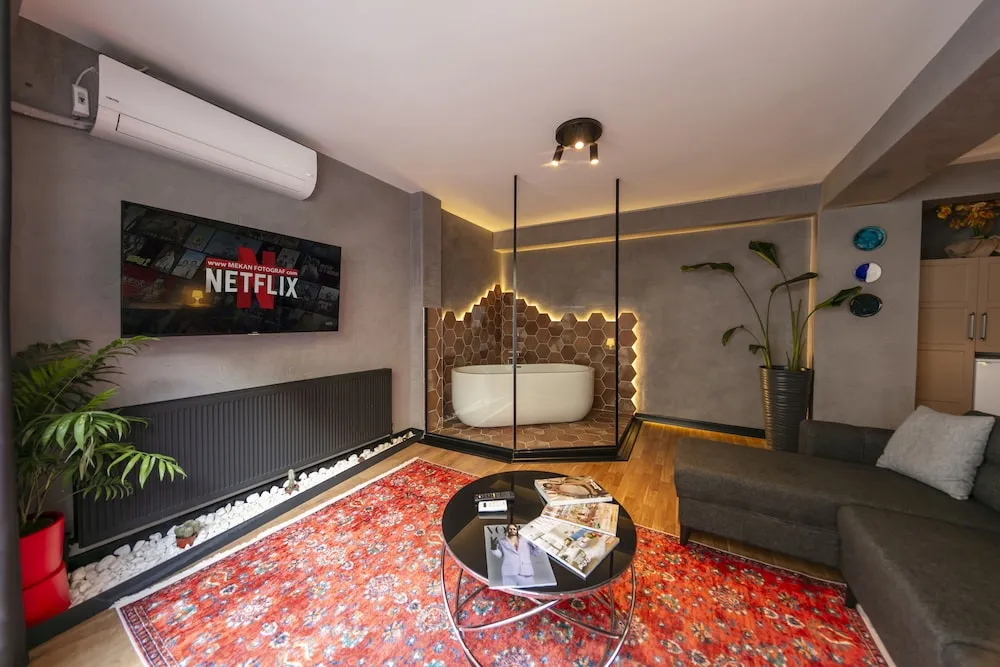 Romantic Stüdyo Süit, 1 Büyük (Queen) Boy Yatak ve Çekyat, Bahçe Manzaralı