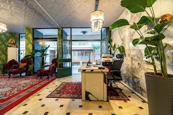 Hexa Suites Hotel