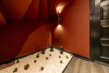 Hexa Suites Hotel