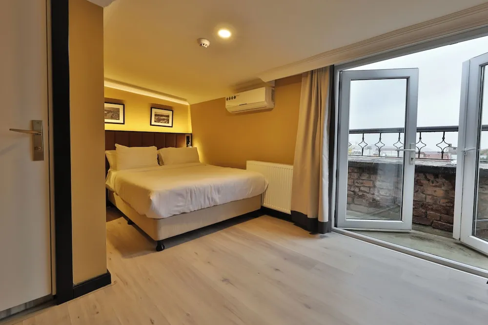 Panoramic Tek Büyük Yataklı Oda