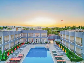 Sayanora Hotel & Park