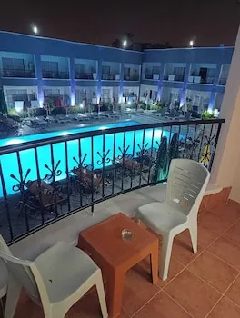 Sayanora Hotel & Park