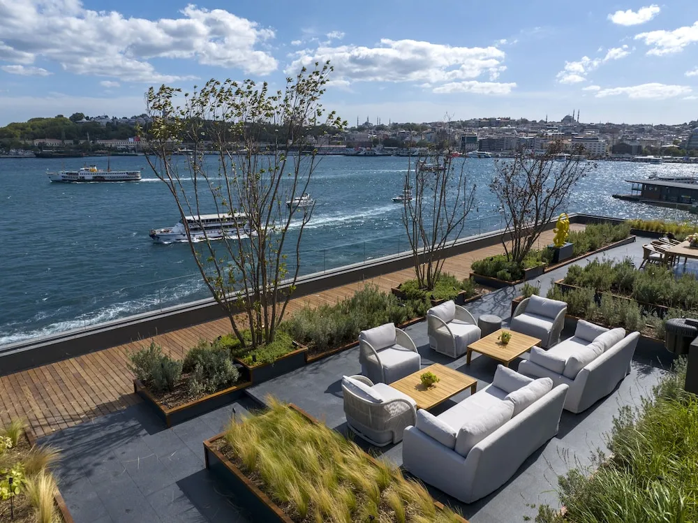 The Rooftop Garden Suite, 1 King Bed