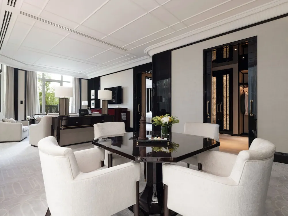 Deluxe Suite With Garden, 1 King Bed with Sofa Bed