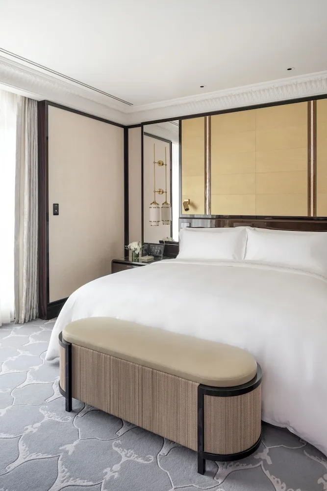 Executive Suite, 1 King Bed with Sofa Bed