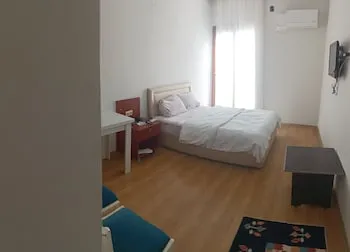 Otel Yaşar