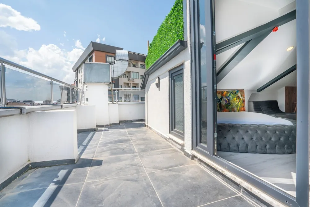 Romantic Suite with Jacuzzi and Terrace