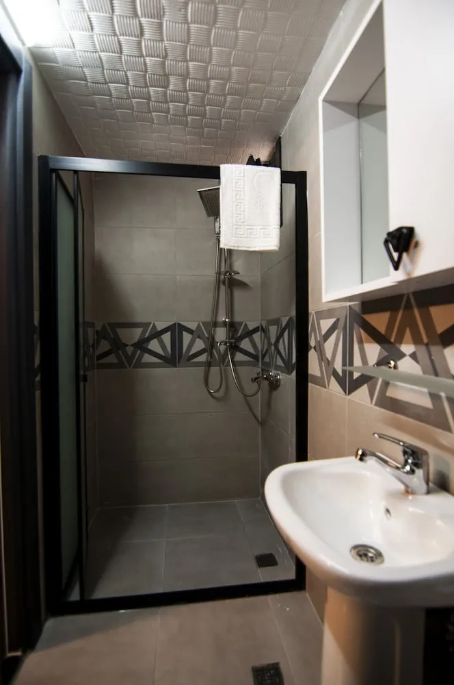 Business Tek Büyük Yataklı Oda