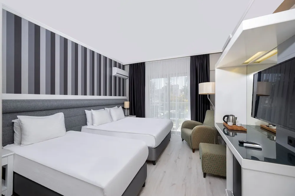Superior Room, Pool View