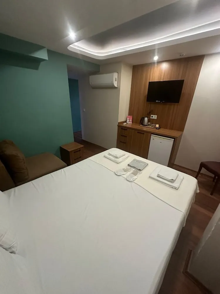 Economy Üç Kişilik Oda, Sigara İçilmez