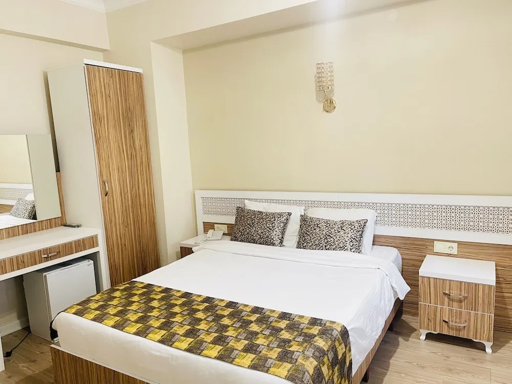 Luxury Tek Büyük Yataklı Oda