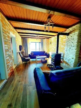 Yeşilsu Taş Konağı