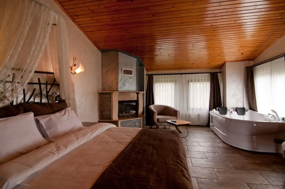 Deluxe Tek Büyük Yataklı Oda, Sıcak Su Küveti, Nehir Manzaralı