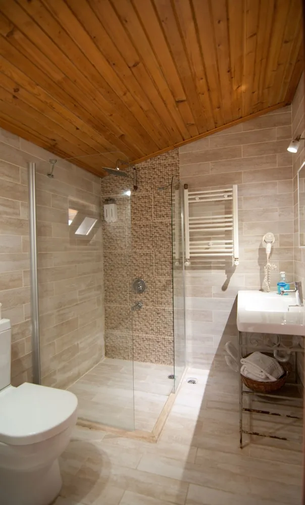 Deluxe Tek Büyük Yataklı Oda, Sıcak Su Küveti, Nehir Manzaralı