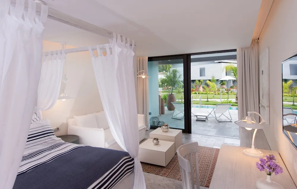 Deluxe Pool Access Double Room