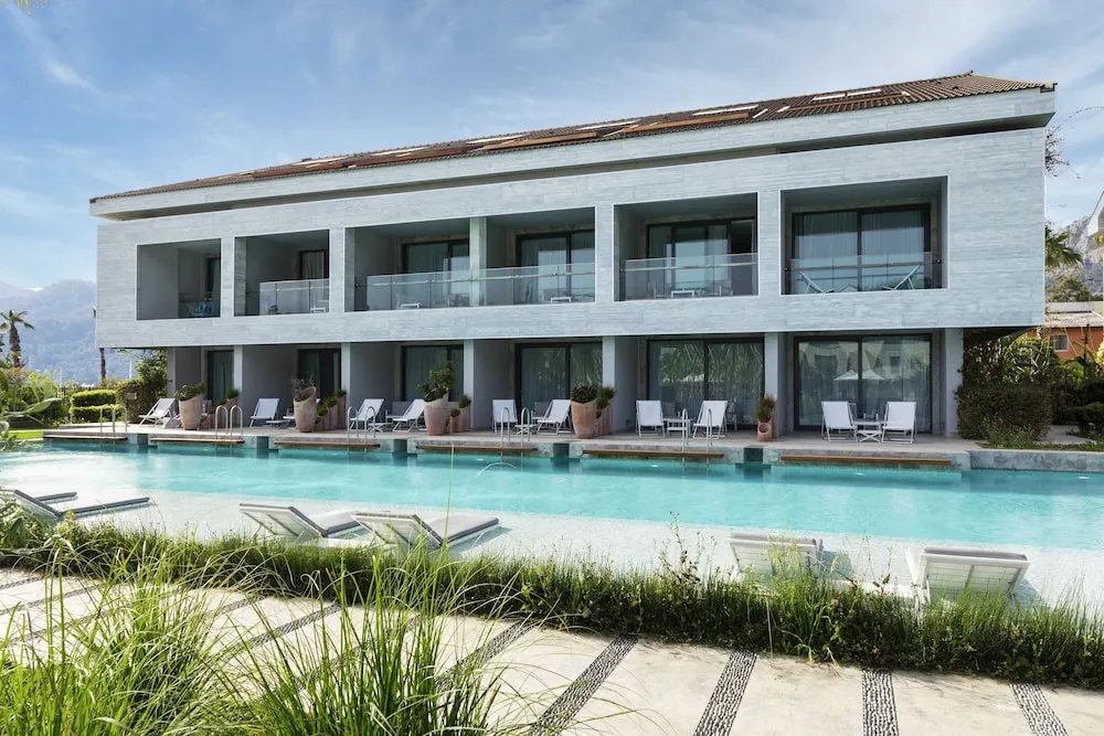 Deluxe Pool Access Twin Room