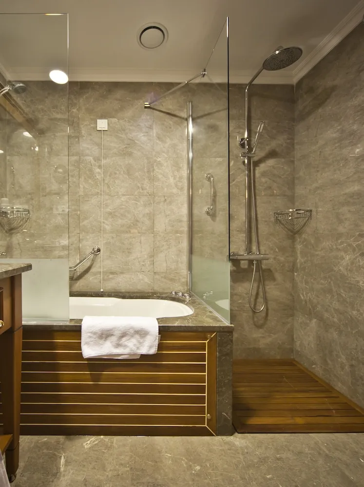 Junior Suite Triple Room