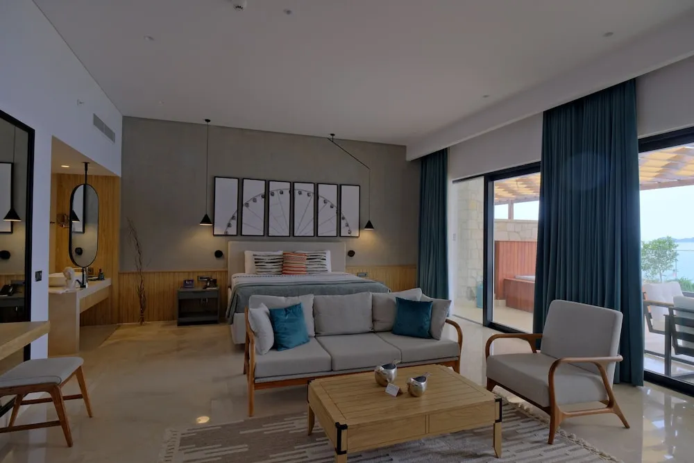 Deluxe Room Sea View with Jacuzzi