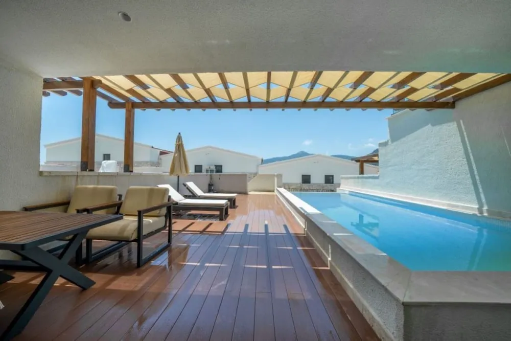 Senior Garden View, with Private Pool