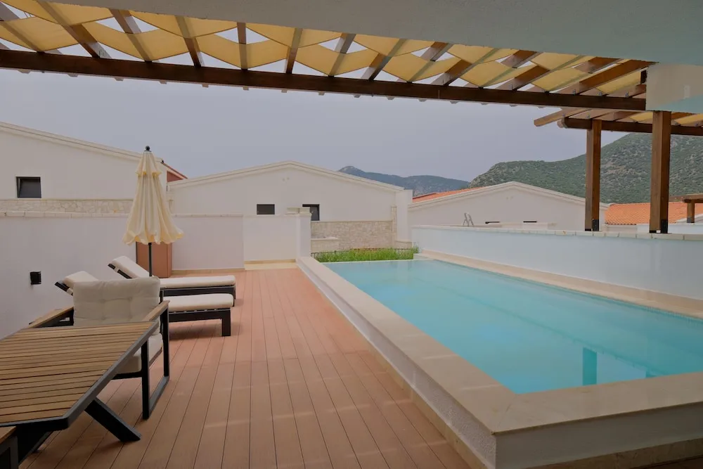 Senior Garden View, with Private Pool