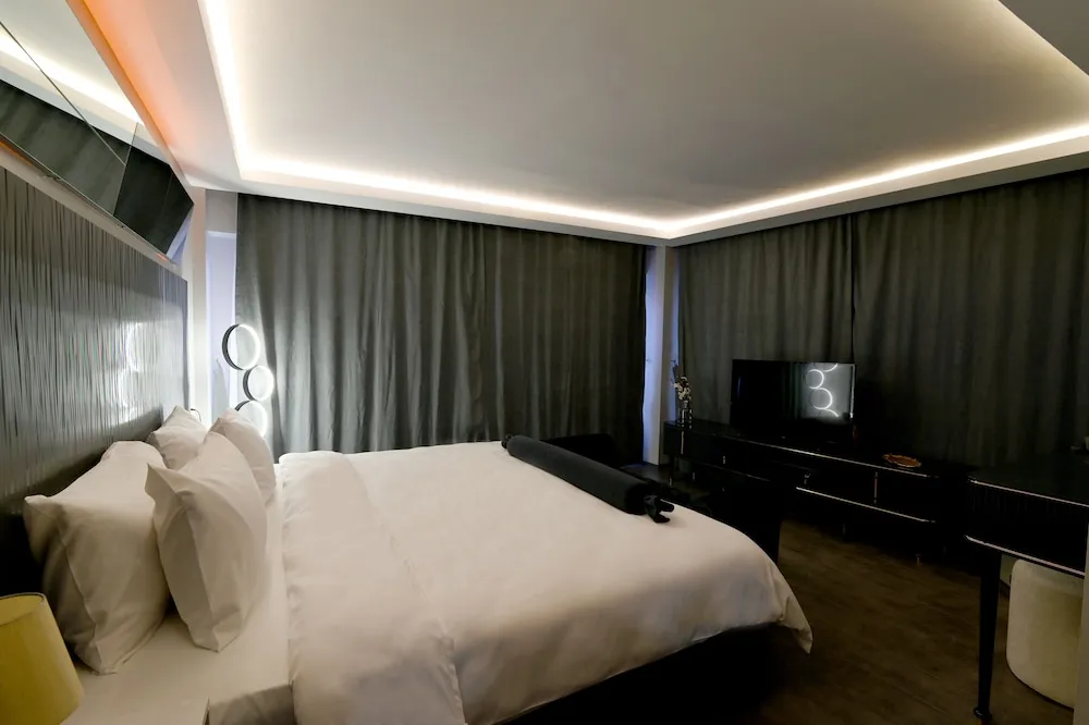 Luxury Oda