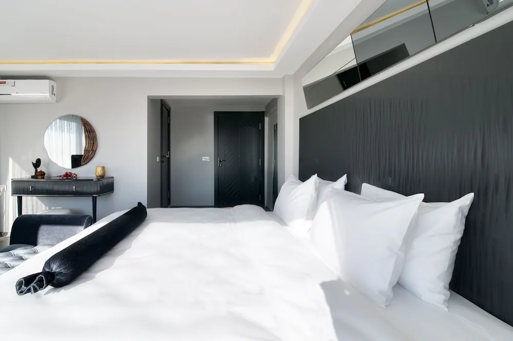 Luxury Oda
