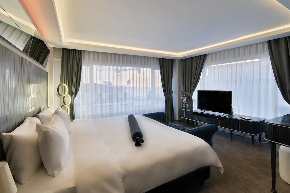 Luxury Oda