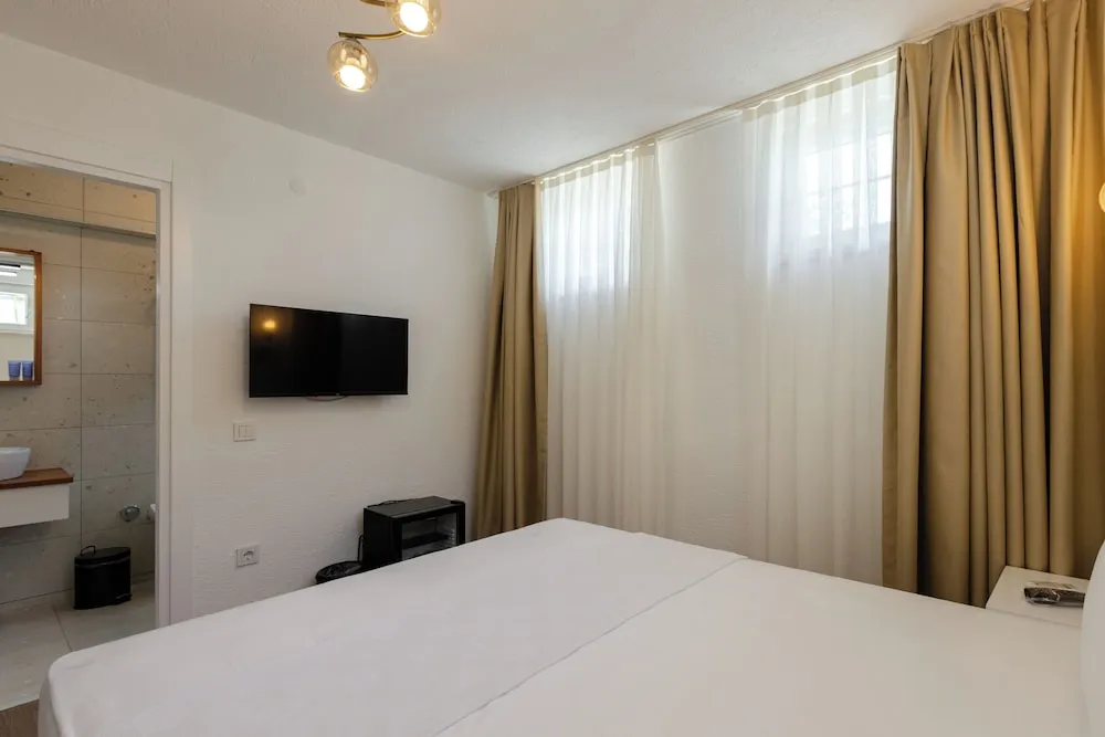 Economy Oda, Bodrum Kat