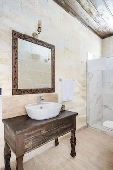 Uzay Cave Suite Hotel