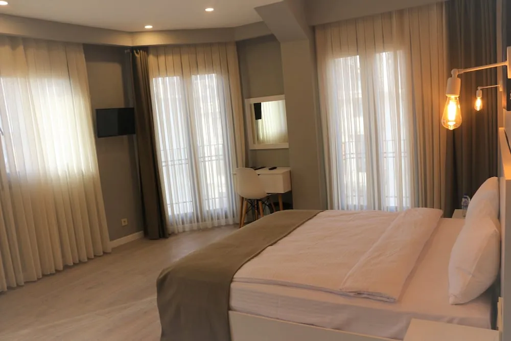 Deluxe Tek Büyük Yataklı Oda