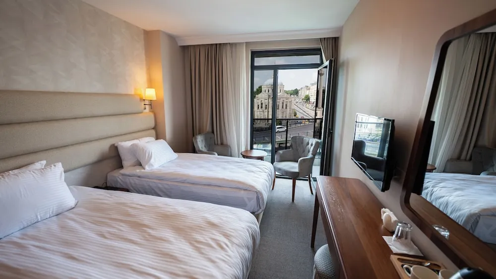 Queen Room With Balcony