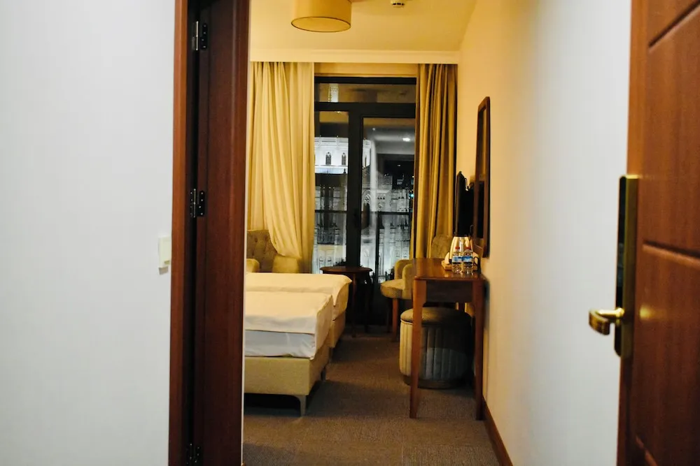 Queen Room With Balcony