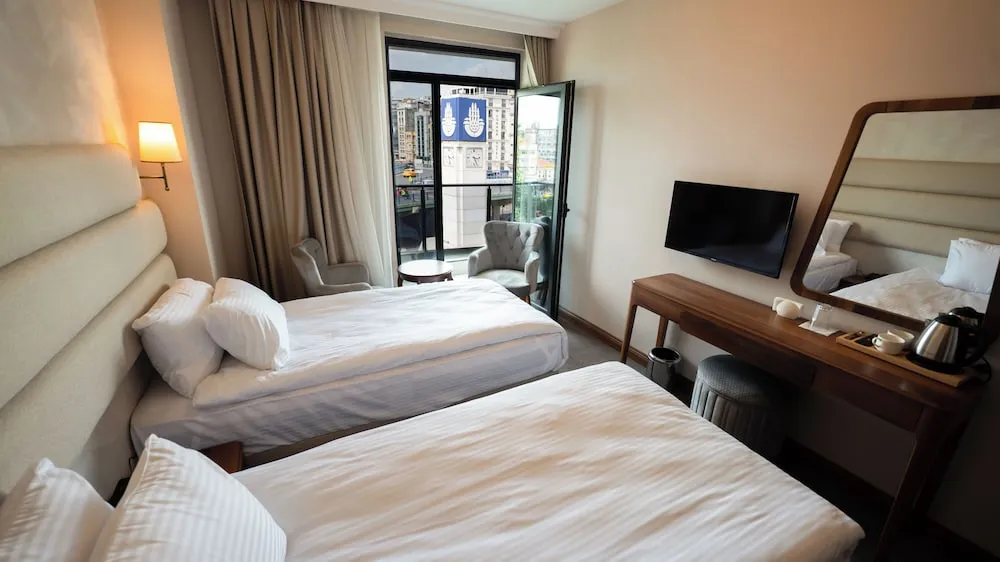 Queen Room With Balcony
