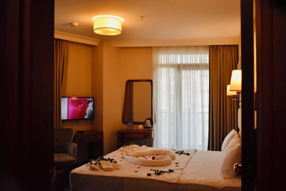 Deluxe King Room City View
